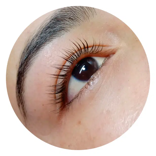 Extensión de pestañas: Realza tu mirada en Cejas Perfectas